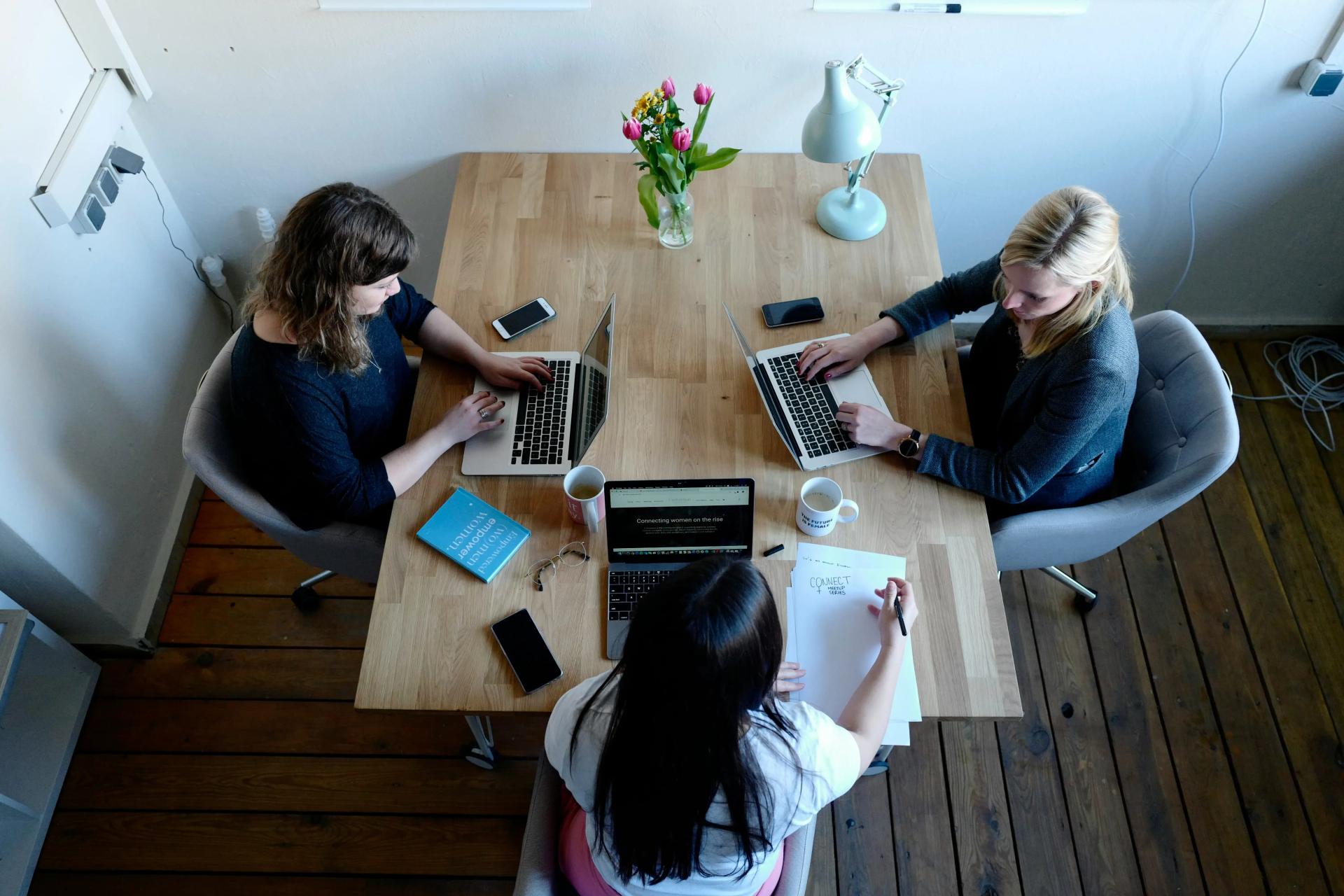 Step-by-Step: 7 Customer Service Video Examples to Copy Now (2026 Guide)