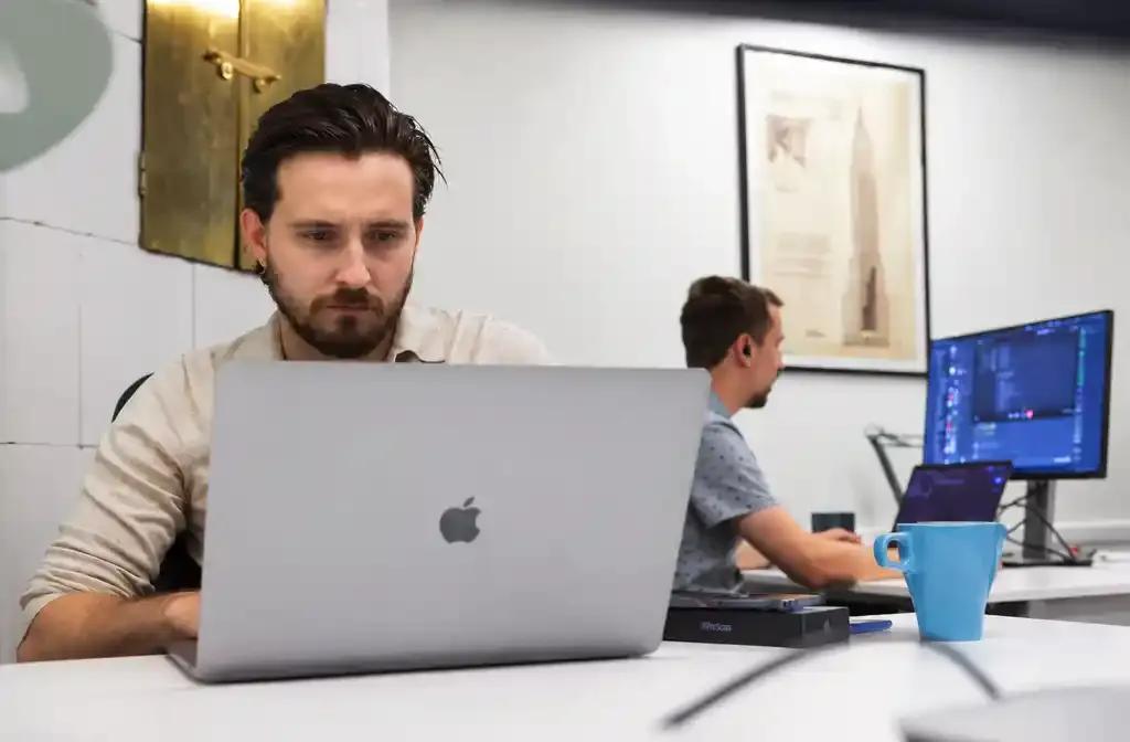 How to Choose the Right Explainer Video Company: AI vs. Agency